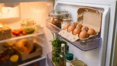 Zašto jaja ne bi smjela biti pohranjena u vratima hladnjaka, najčešća pogreška u kuhinji