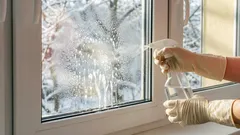 Kako očistiti prozore bez ostavljanja pruga: jednostavna metoda koja djeluje čak i pri jakom svjetlu.